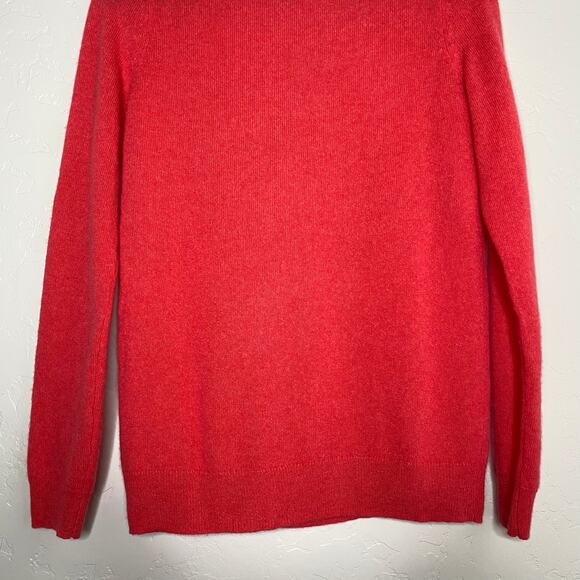 Bloomingdales Coral Pink 100% 2-Ply Cashmere V Neck Sweater Size Small - Picture 6 of 8